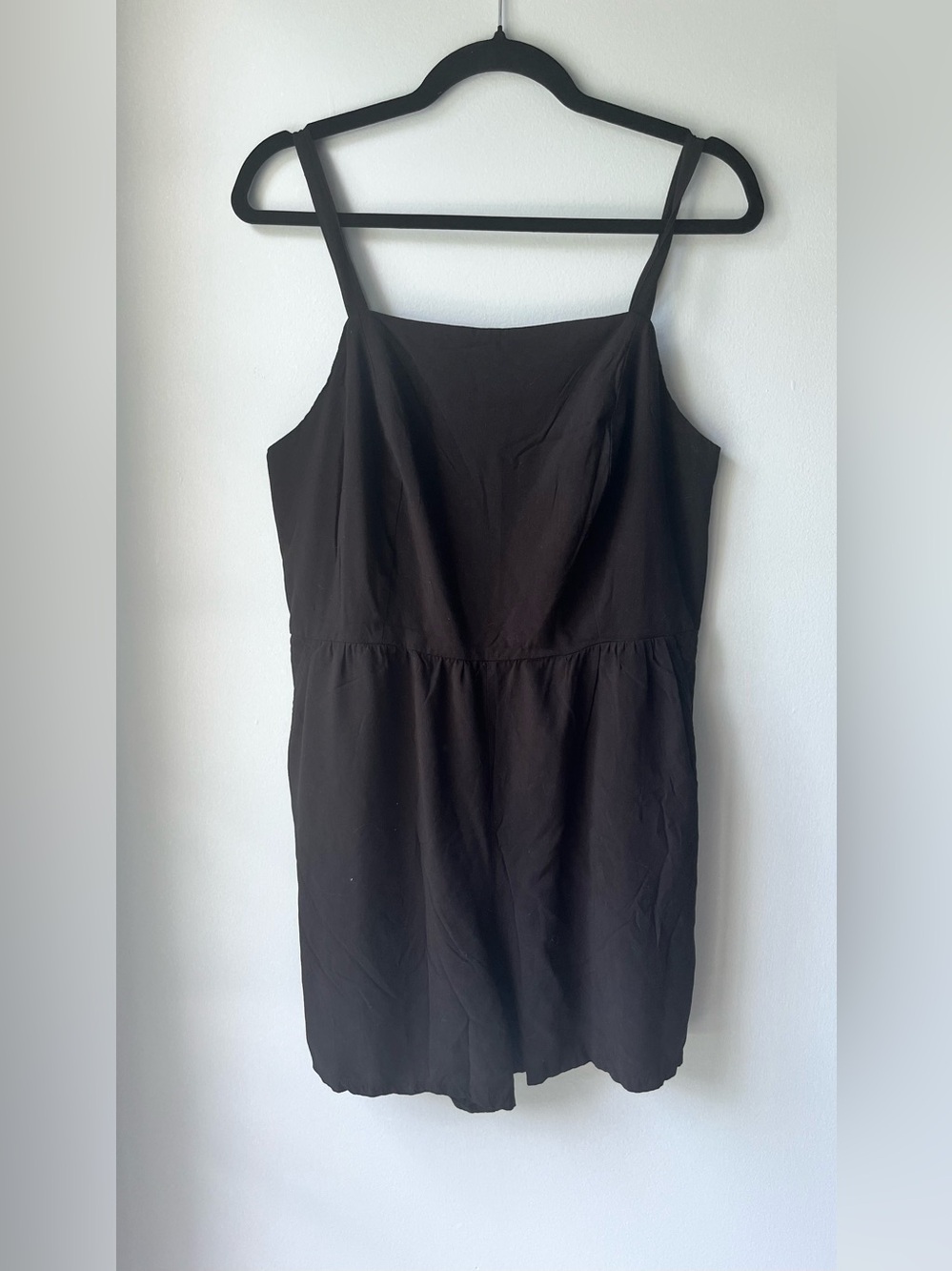 Old Navy Black Smocked Bodice Short Romper w/ Pockets - Size Large